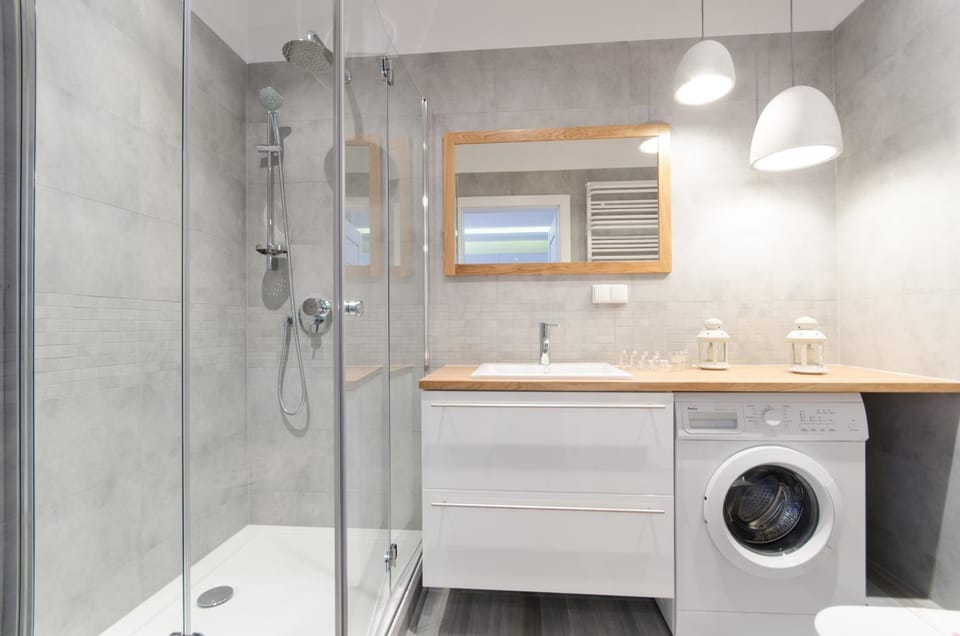 Shower, Bathroom, towels, washing machine