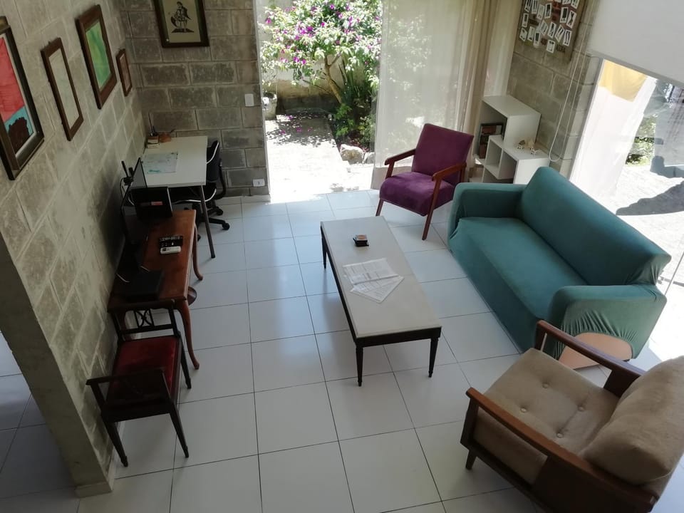 TV and multimedia, View (from property/room), Living room, Decorative detail, Garden view, Area and facilities, air conditioner