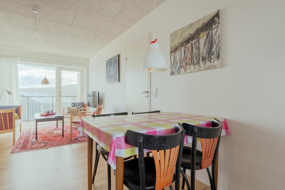 Seating area, Dining area