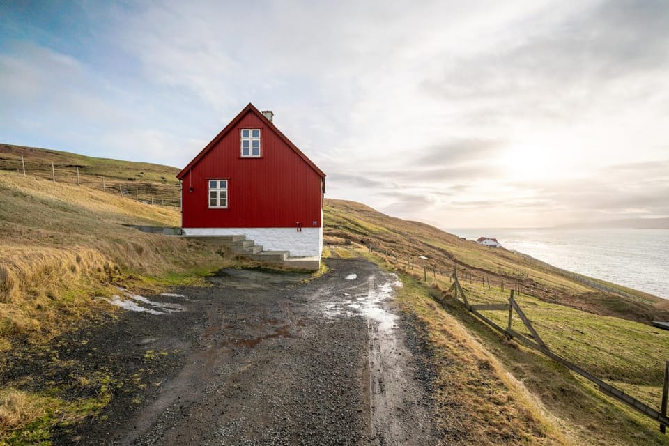 Property building, Day, Natural landscape, Mountain view, Sea view