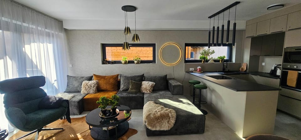 TV and multimedia, Kitchen or kitchenette, Living room