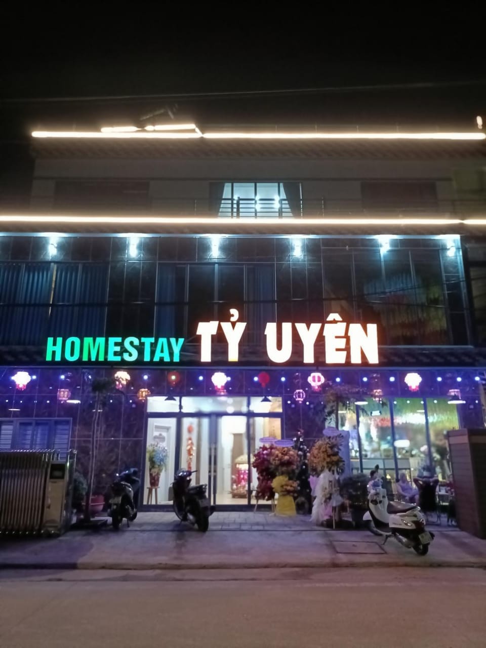 Property building, Night, Logo/Certificate/Sign, Street view