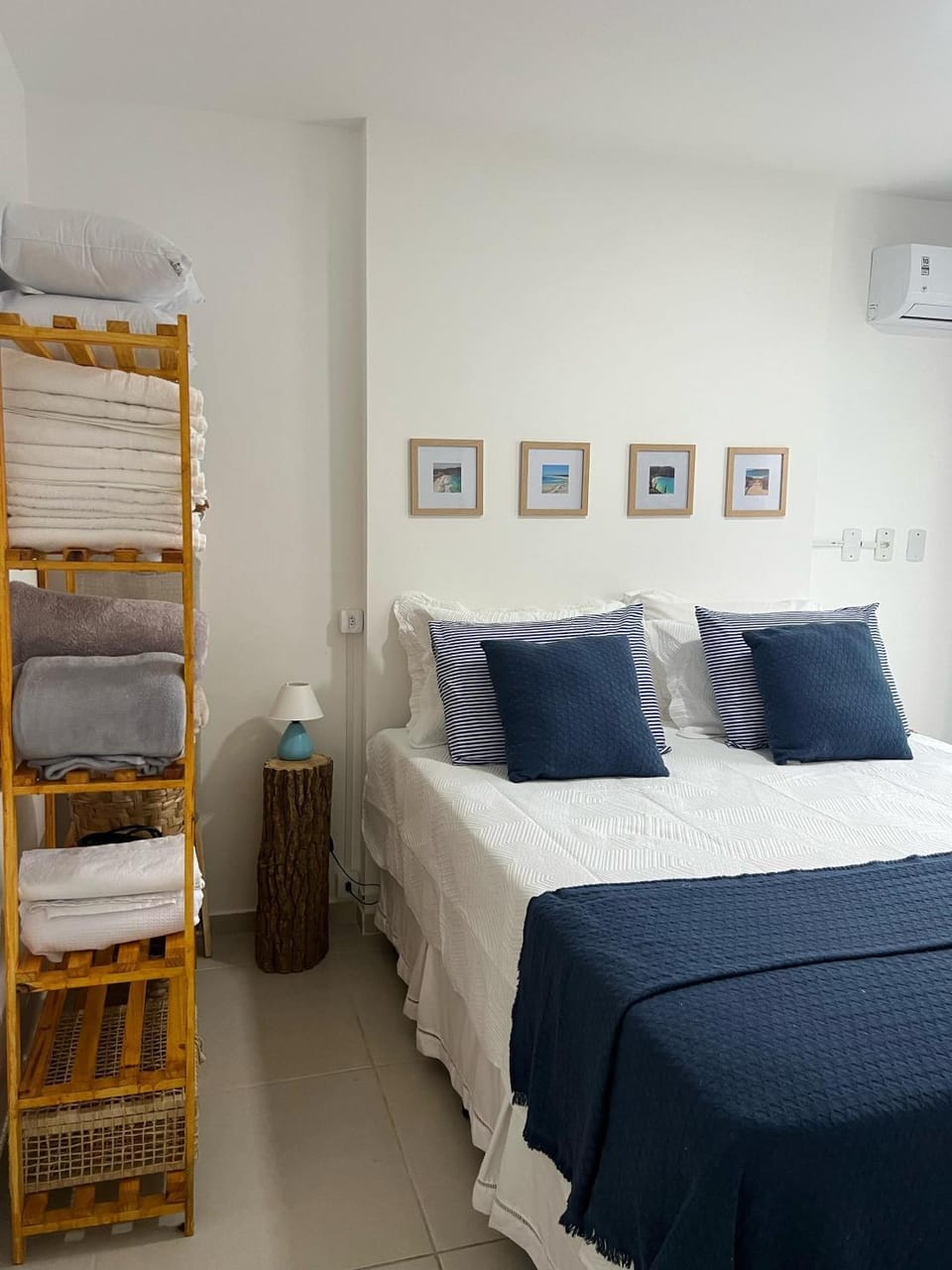 Bed, towels, air conditioner