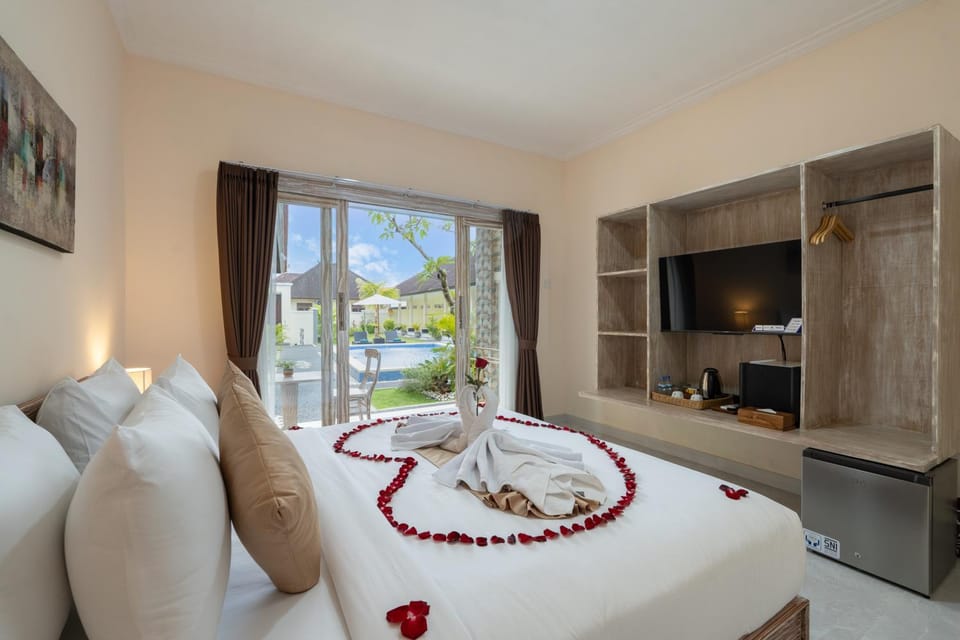 Bed, TV and multimedia, Bedroom