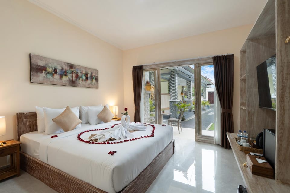 Bed, TV and multimedia, Photo of the whole room, Bedroom