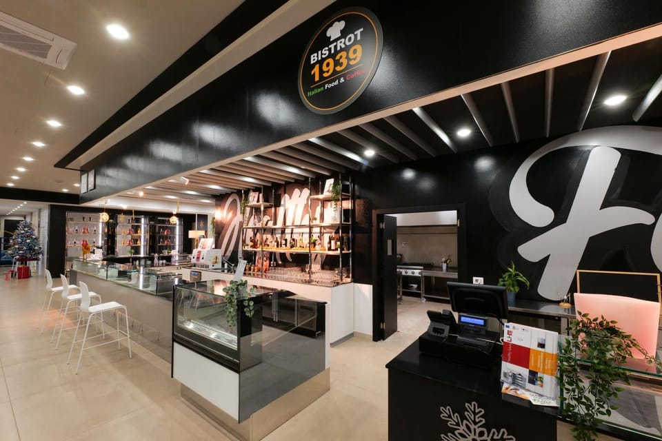 Lounge or bar