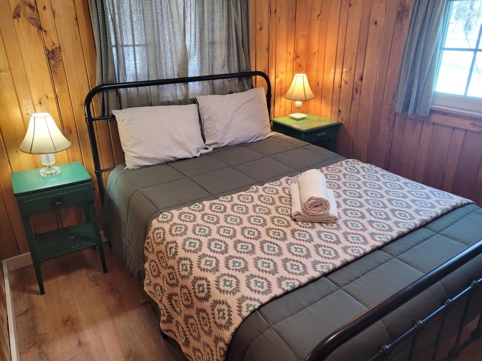The Higgins Lake Hideaway - Super Cute! House in Michigan