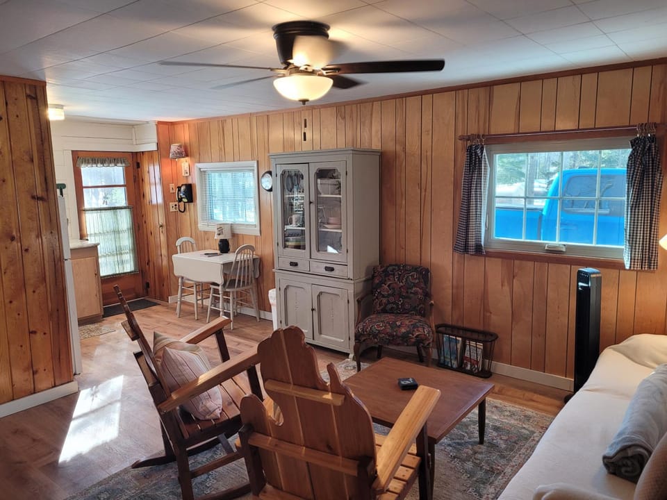 The Higgins Lake Hideaway - Super Cute! House in Michigan