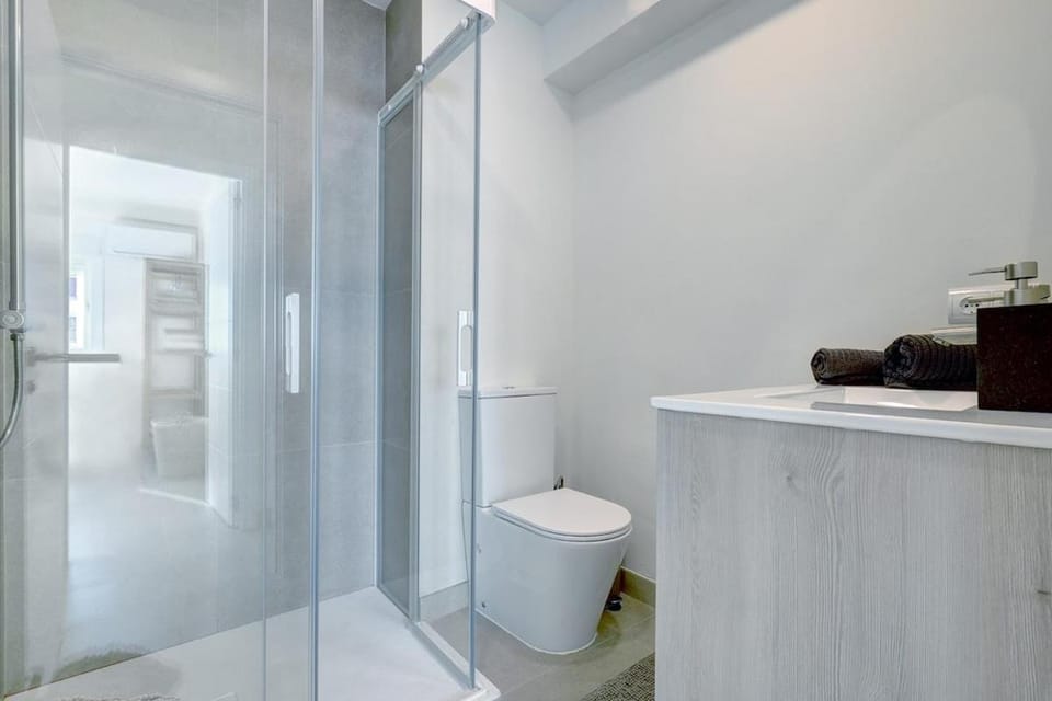 Shower, Toilet, Bathroom