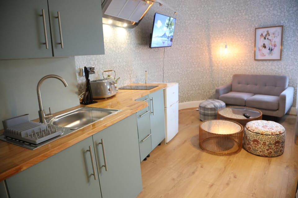 Kitchen or kitchenette, Living room