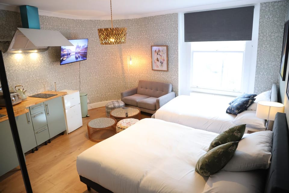 Living room, Bedroom, kitchen