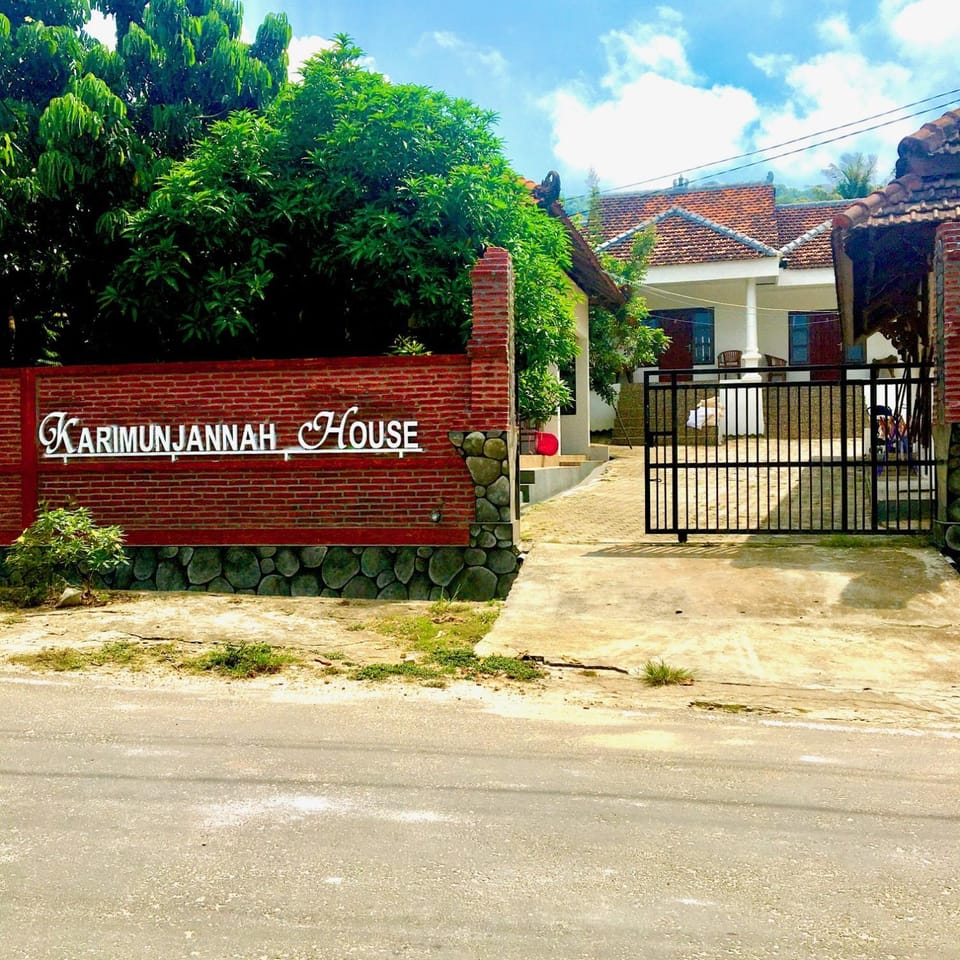 Karimunjannah House Bed and Breakfast in Indonesia