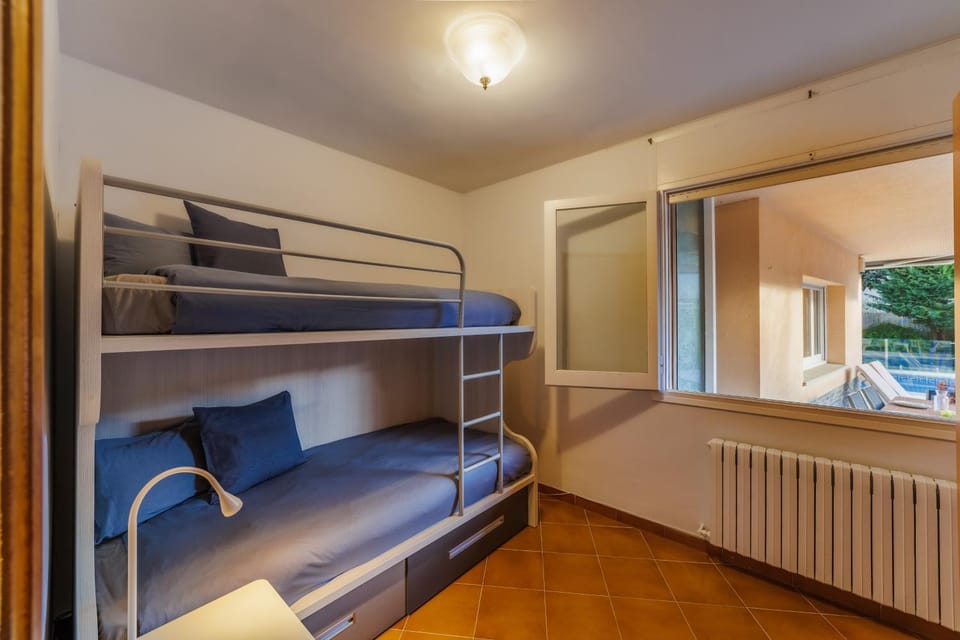 bunk bed