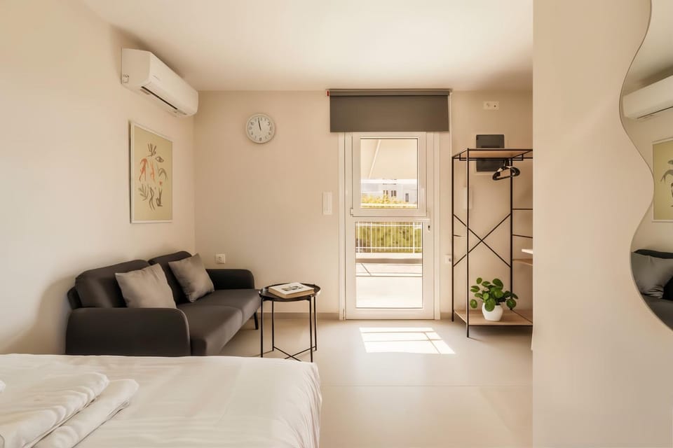 Bright Studio Haven with Scenic View Apartment in Vouliagmeni