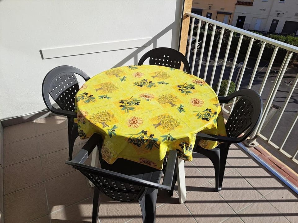 Port Brescou III, T2 au centre port avec parking et clim Apartment in Agde