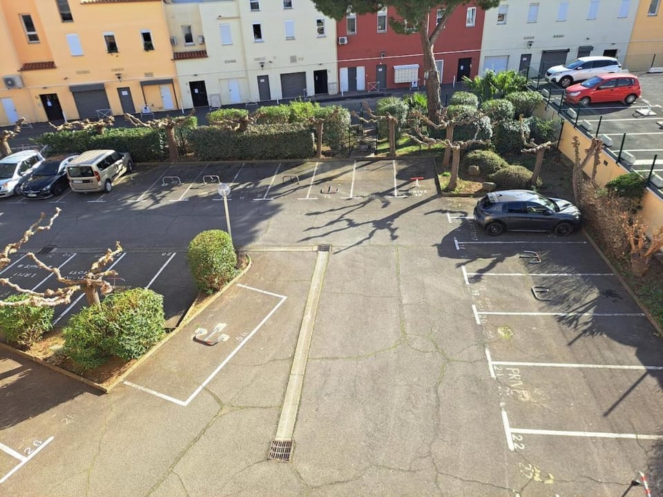 Port Brescou III, T2 au centre port avec parking et clim Apartment in Agde