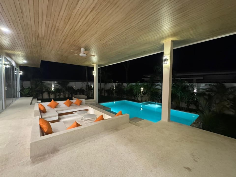Night, Swimming pool