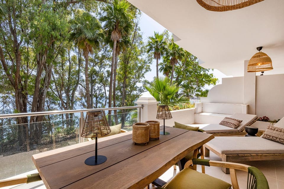Patio, Natural landscape, Garden, View (from property/room), Balcony/Terrace, Living room, Seating area, Dining area, Sea view