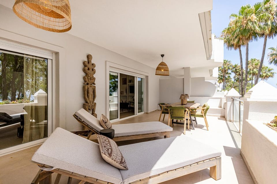 Patio, Day, Garden, View (from property/room), Balcony/Terrace, Living room, Seating area, Dining area, Garden view, sunbed