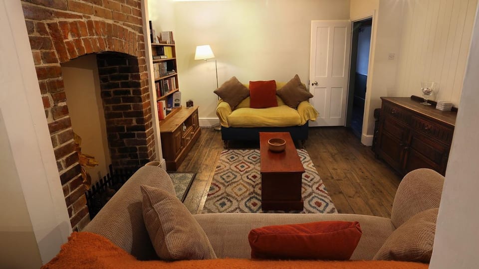 Living room, Photo of the whole room, Seating area