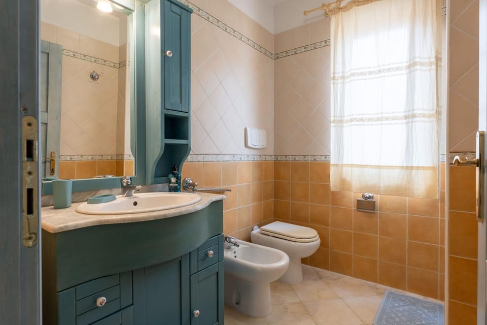 Bathroom, Living room