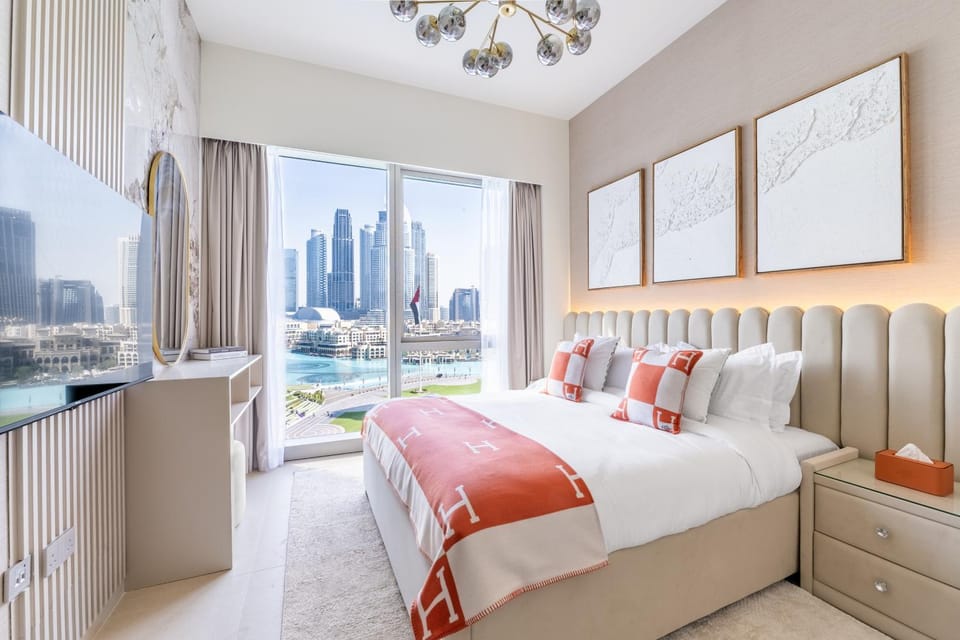 Hermes-Style 2BR, Full Burj Khalifa View - Infinity Pool - Full Fountain View Apartment in Dubai
