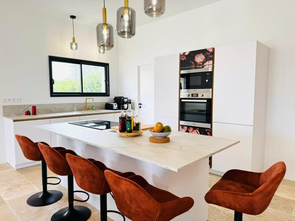 Villa moderne tout confort-Jacuzzi-Piscine Villa in Uzes