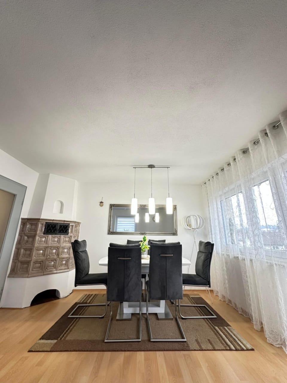 Seating area, Dining area