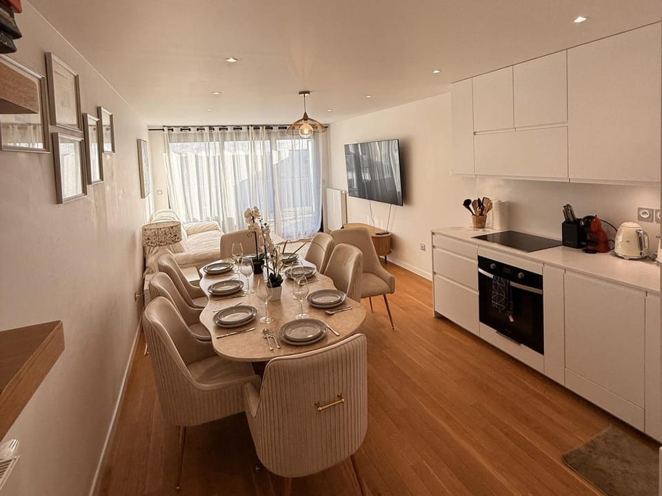 Living room, Dining area