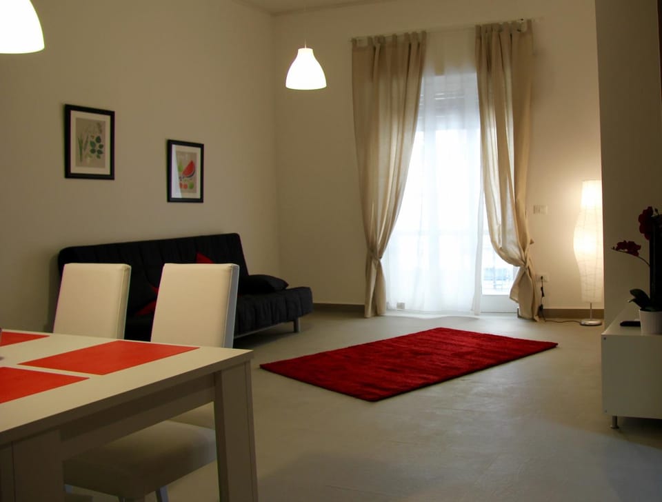 Day, Dining area