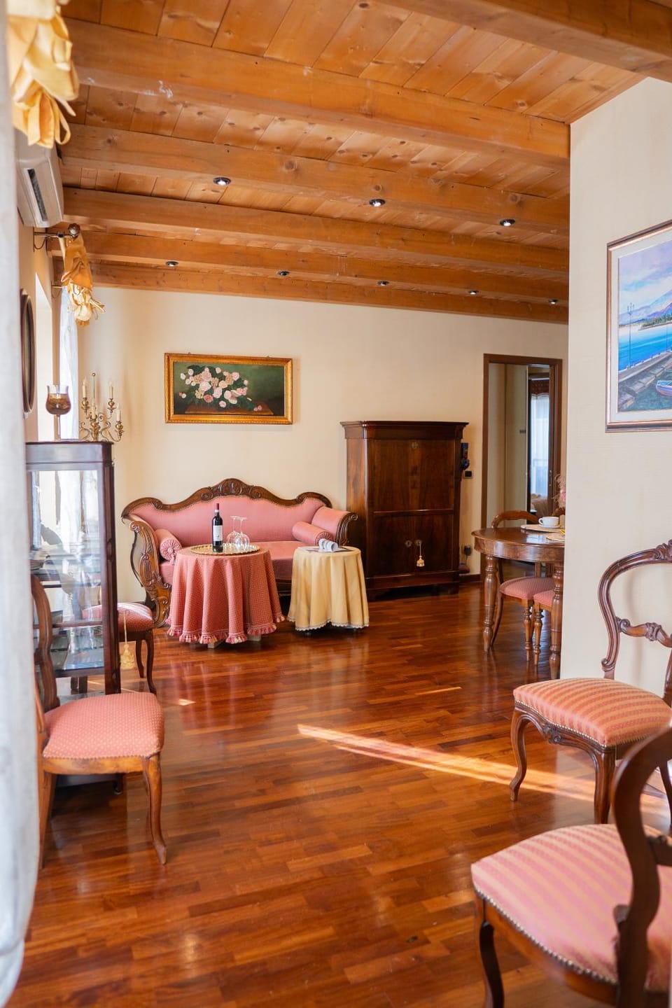 Living room, Dining area