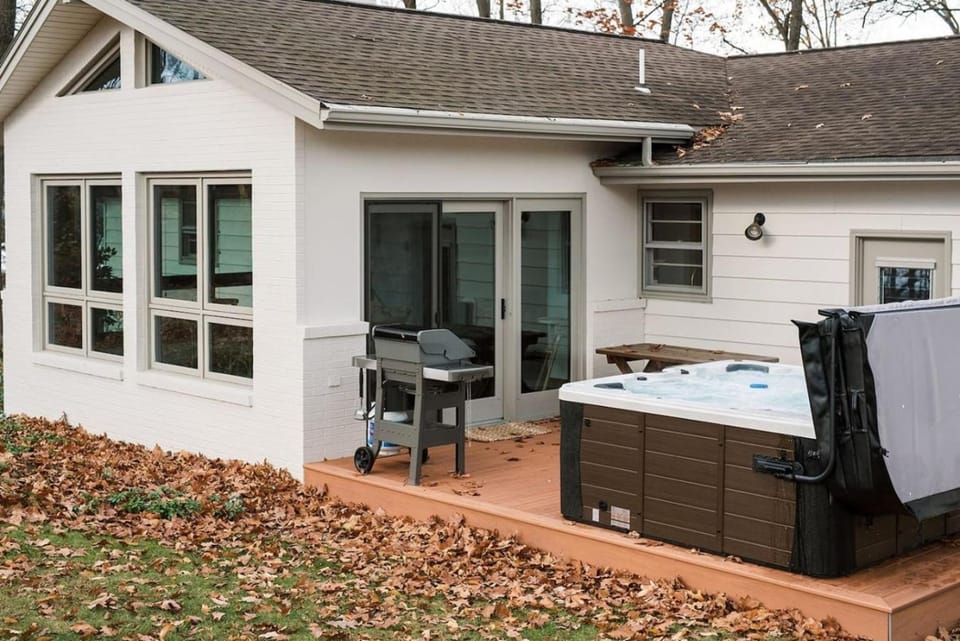 Wooded Cottage in Elizabethtown with hot tub and sauna House in Pennsylvania