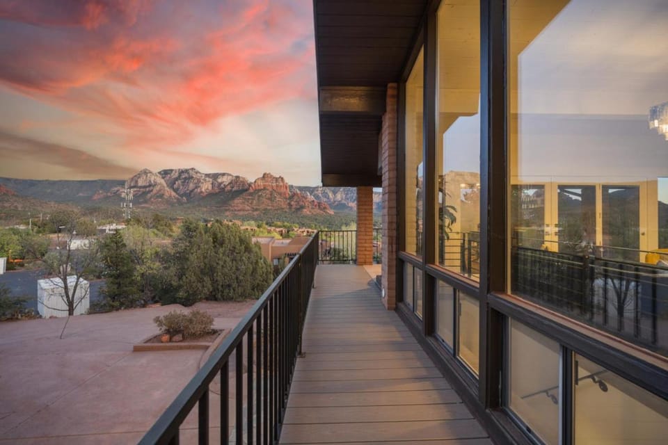 Stunning Views Uptown Home with Hot Tub Gym and Fire pit House in Sedona