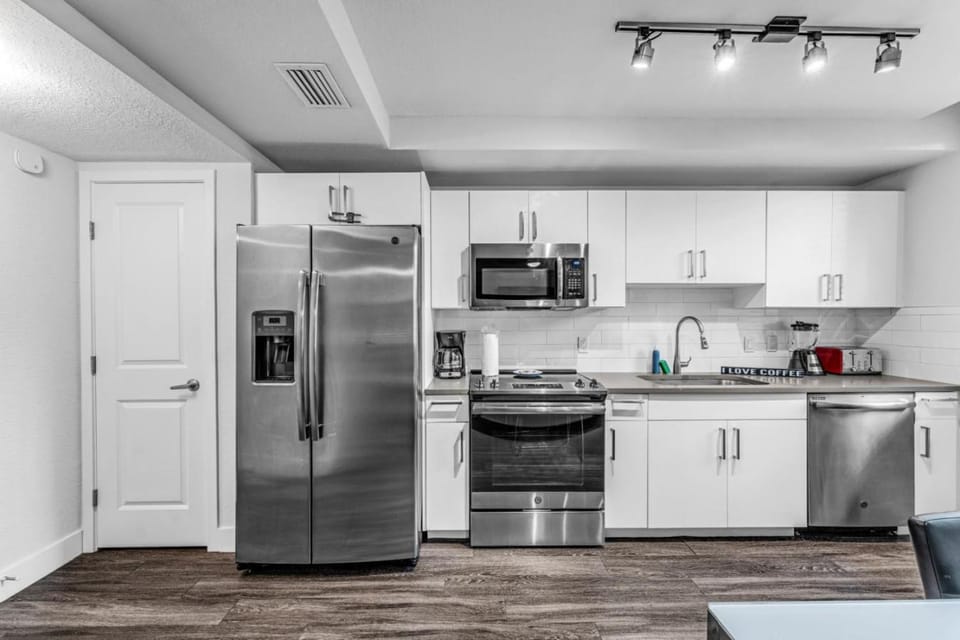Stylish 1BR Unit With Free Parking Near Wynwood Apartment in Miami
