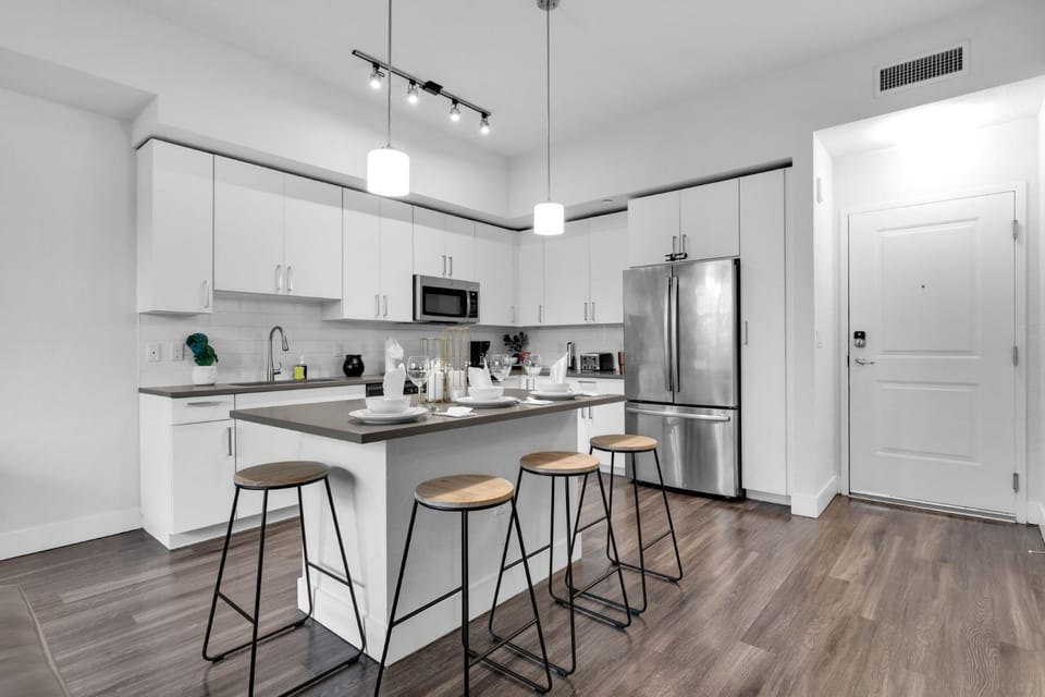 Sunny 1BR Unit With Free Parking Prime Location Apartment in Miami