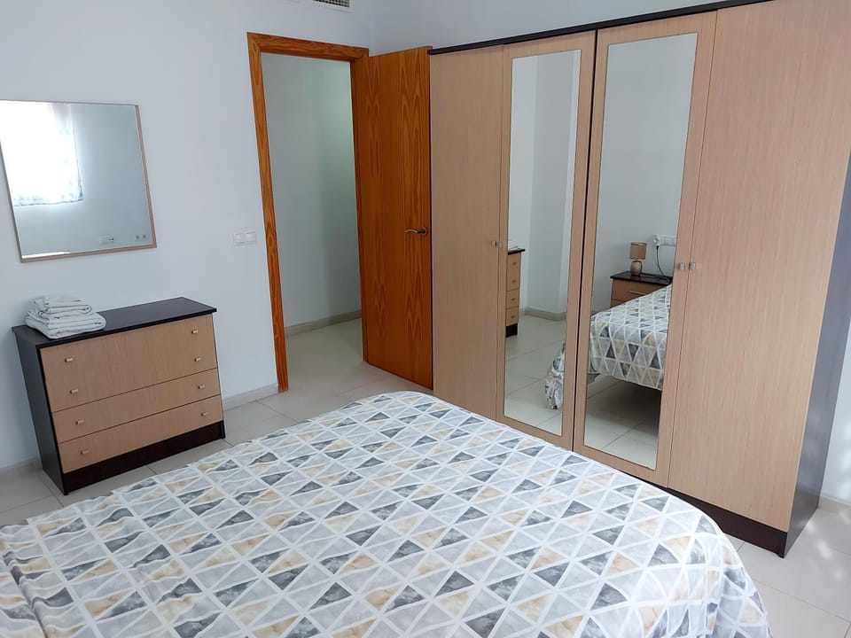 Bed, Photo of the whole room, Bedroom, wardrobe