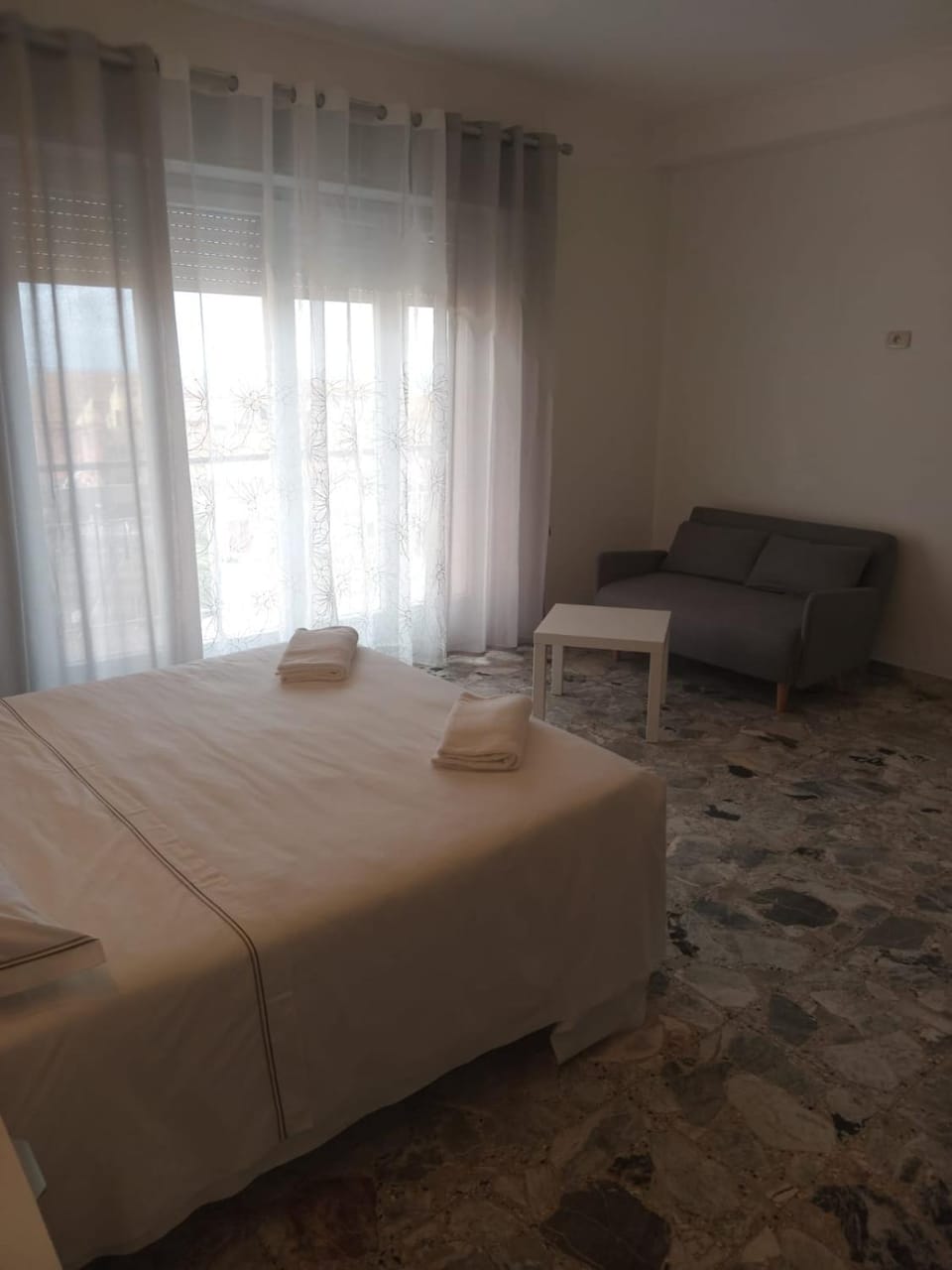 Bed, Photo of the whole room, Bedroom, towels