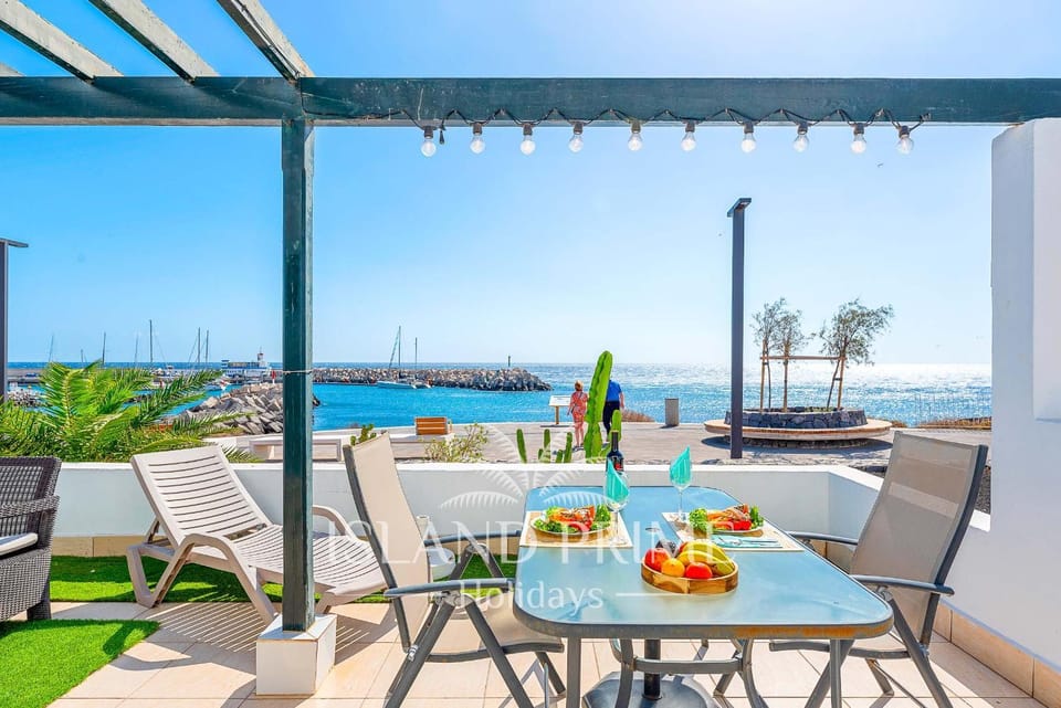 View (from property/room), Balcony/Terrace, Seating area, Dining area, Sea view, sunbed