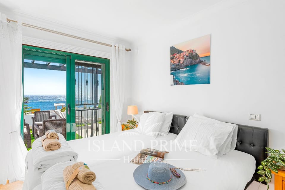Bed, View (from property/room), Balcony/Terrace, Bedroom, Sea view