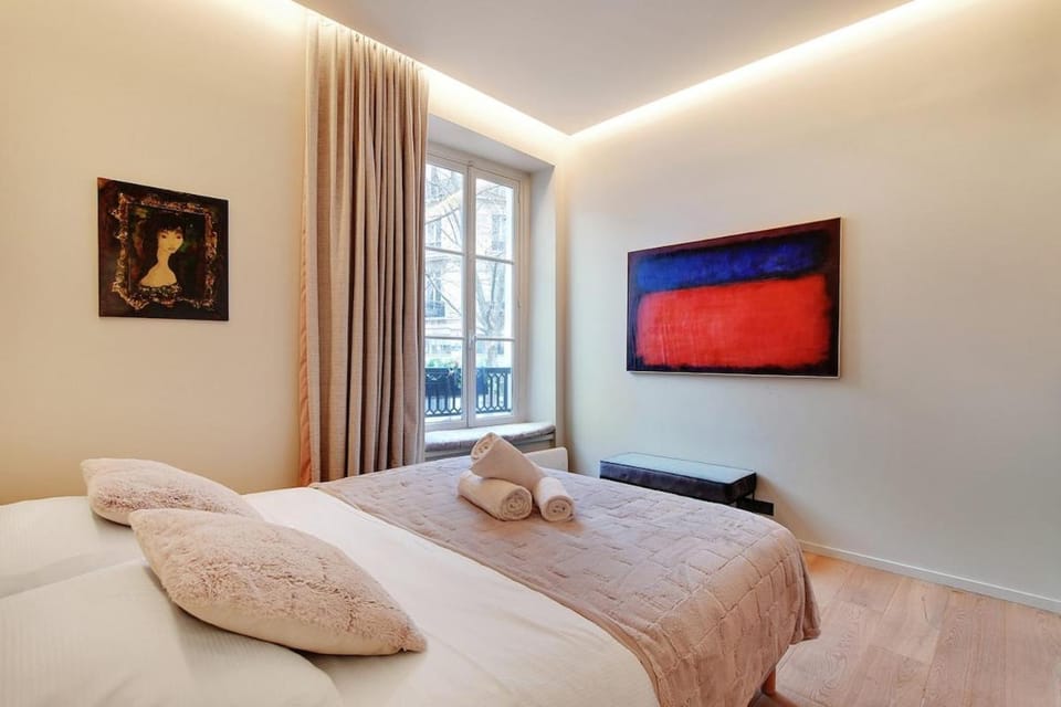 Bed, Photo of the whole room, Bedroom, towels