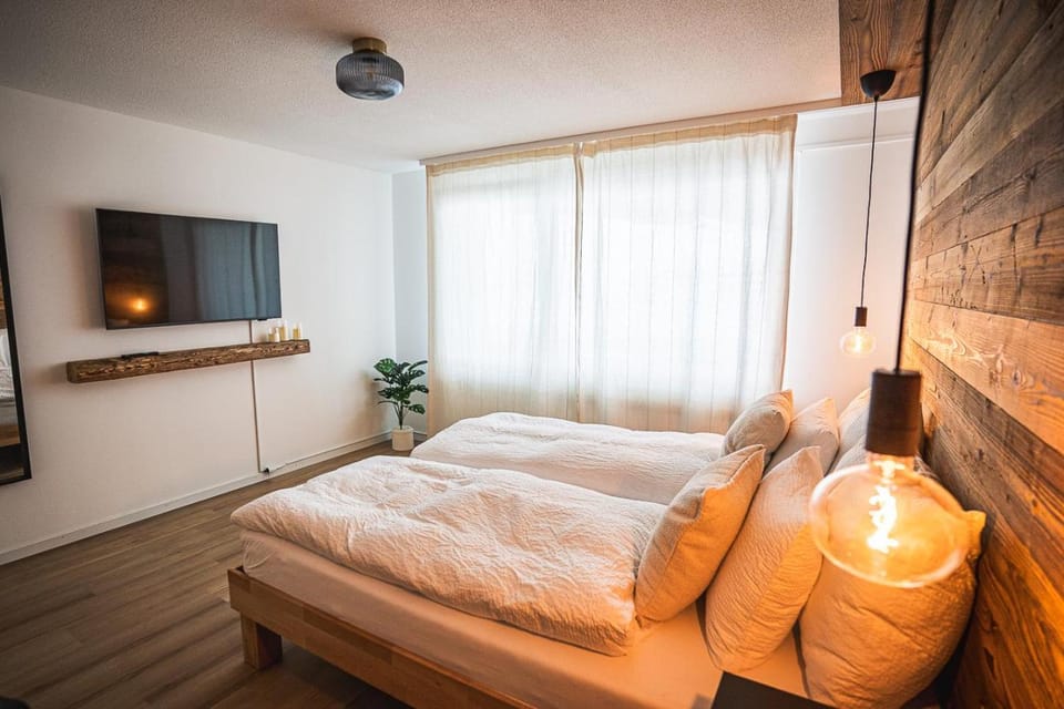 Photo of the whole room, Bedroom