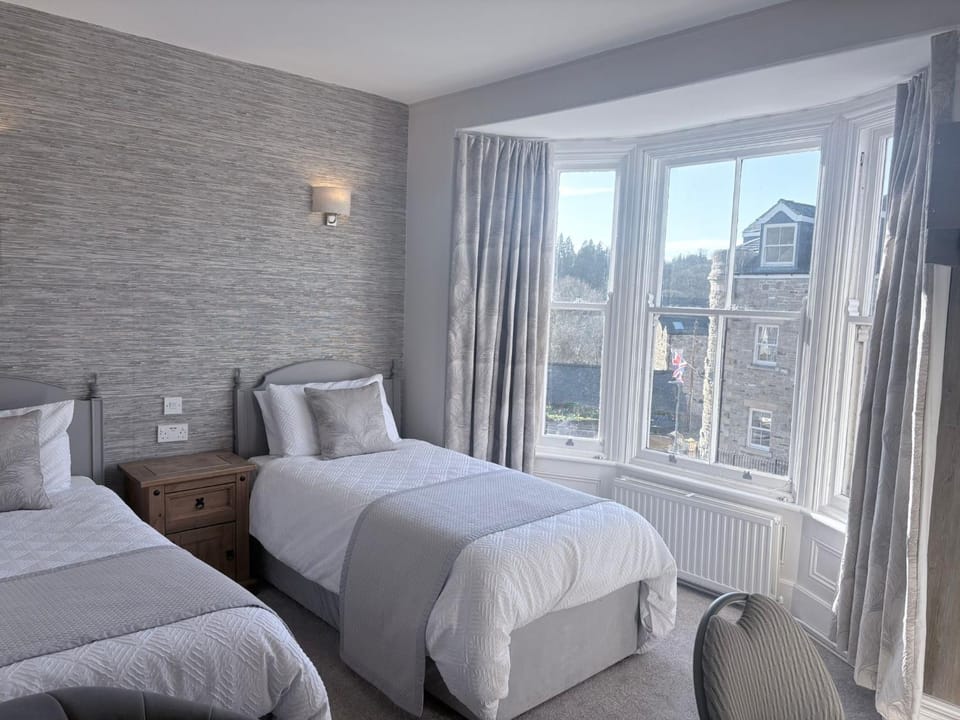 Crown & Crossed Swords Inn in England