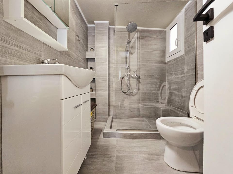 Shower, Toilet, Bathroom
