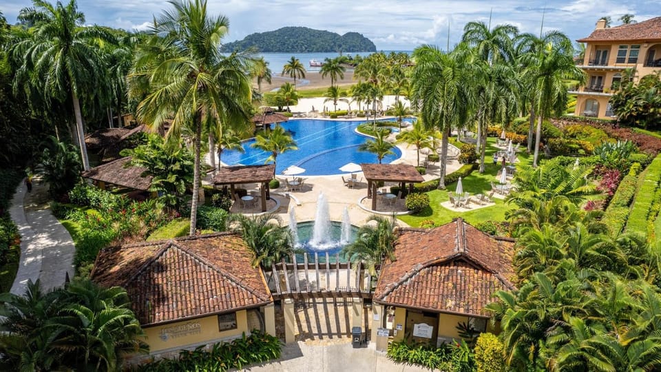 CR Luxury Del Mar 5H 2 Bdrm Apartment in Herradura