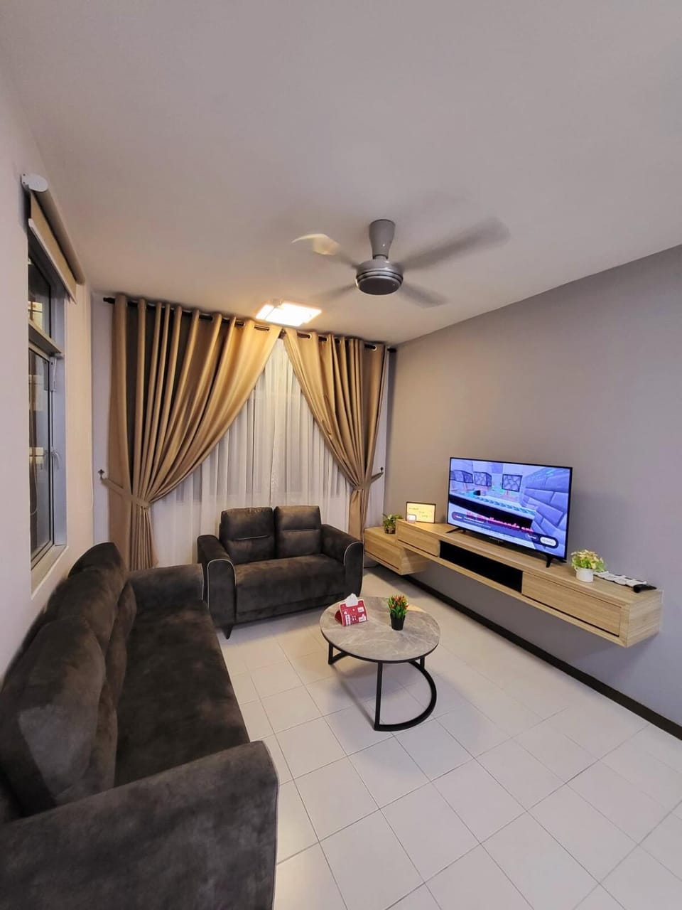 TV and multimedia, Living room, Seating area, Evening entertainment, air conditioner