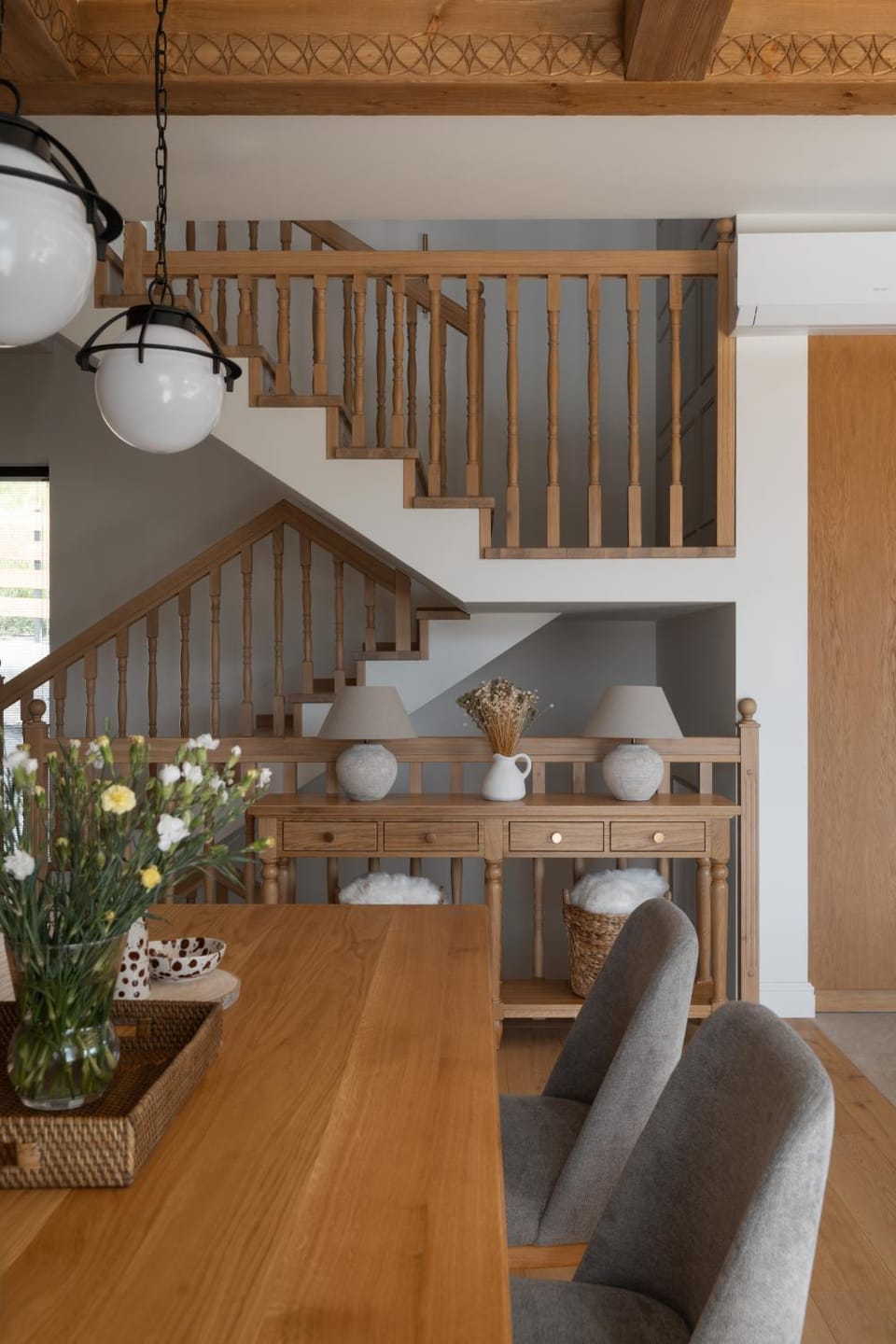 View (from property/room), Living room, Seating area, Dining area