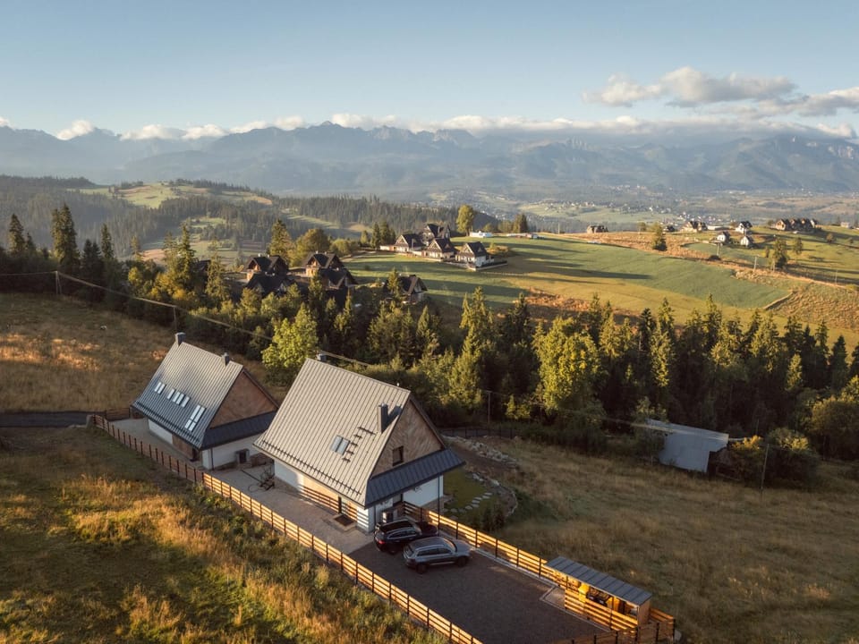 Property building, Nearby landmark, Spring, Day, Natural landscape, Bird's eye view, Mountain view
