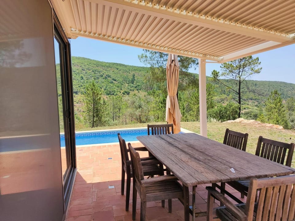 Casa Alfarobeira, villa with splendid views and private pool for 4P+baby Villa in Faro District