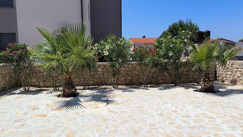 Sunny Mandre with terrace, 2 bedrooms, near beach Apartment in Novalja