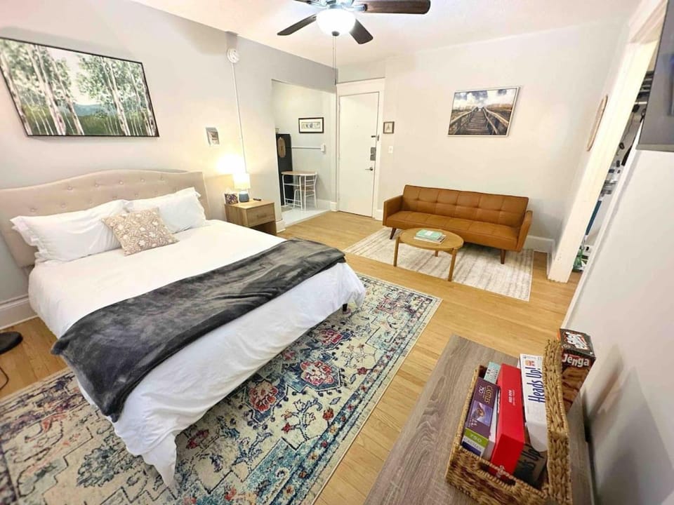 Yale Casa Azul Studio Apartment in West Haven